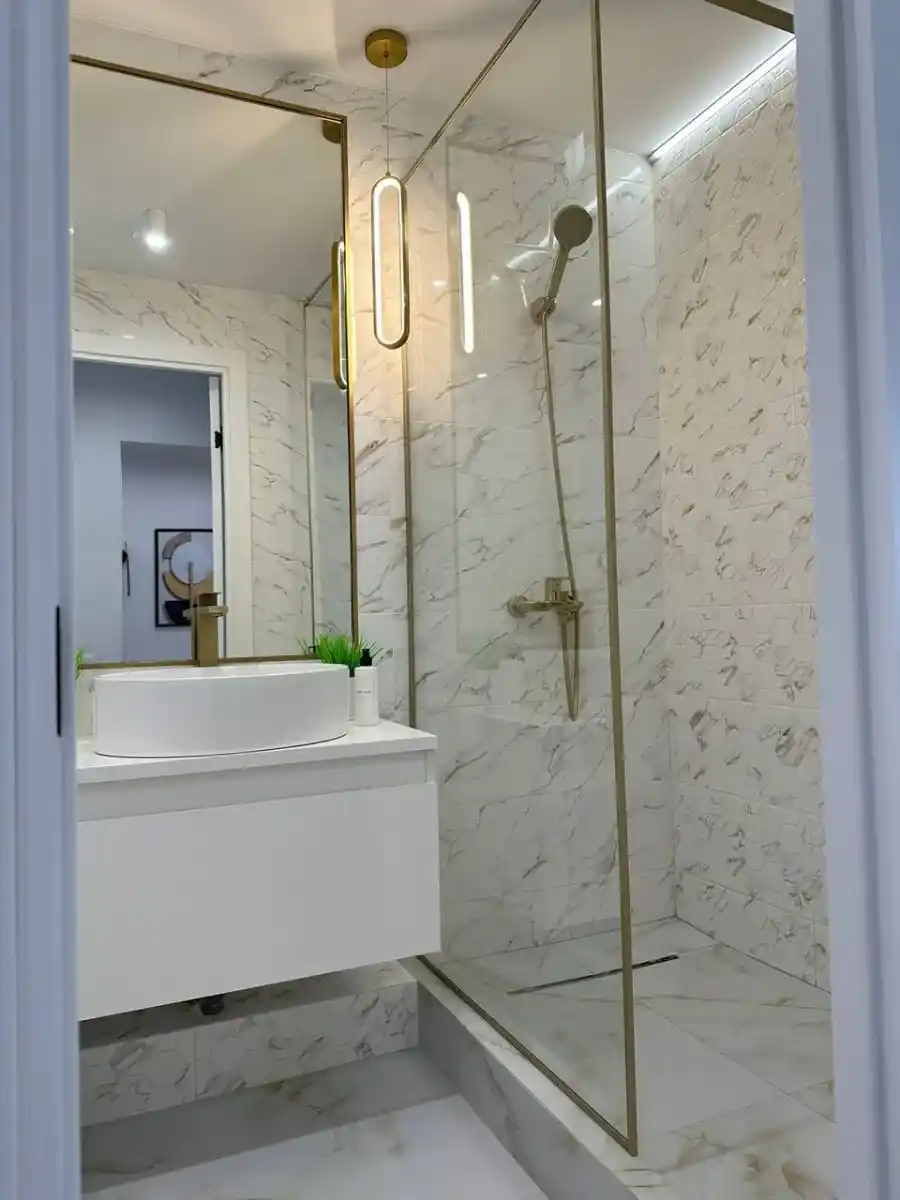 Ванная комната в панельной хрущёвке с устройством душа